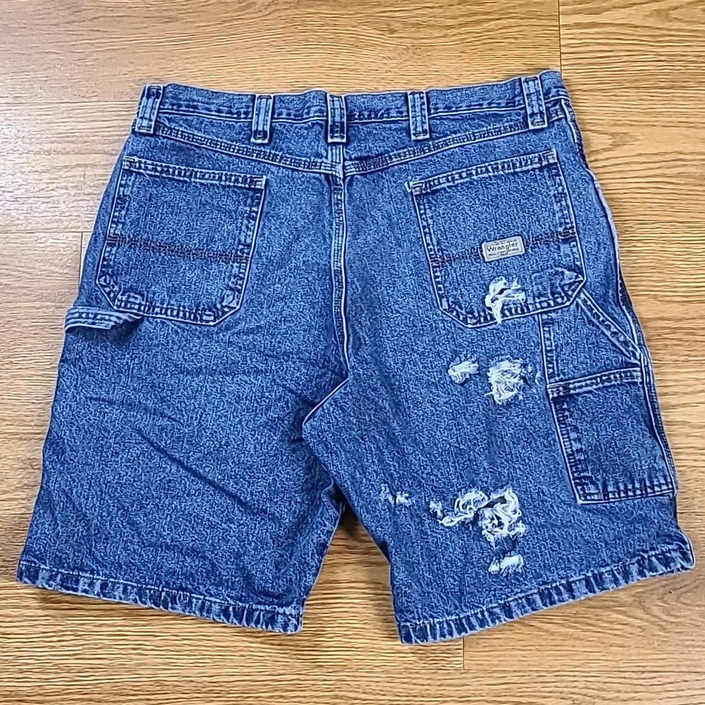 WRANGLER VINTAGE 38x8 DISTRESED DISTROYED MENS DENIM BLUE JEAN CARPENTER SHORTS